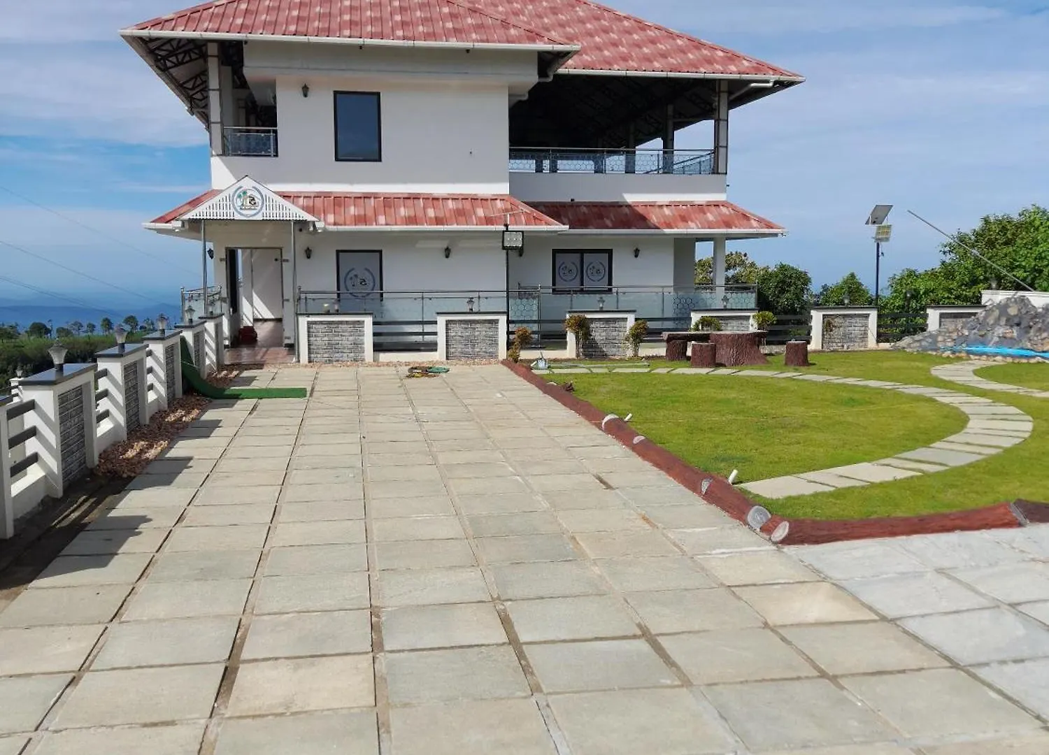 Plachoos Gardens - A Luxury Serviced Villa In Kuttikkanam, Peermede Pīrmed